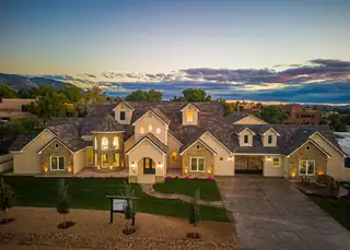 11800 ANAHEIM Avenue NE 