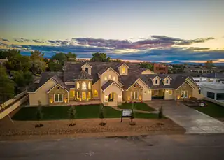 11800 ANAHEIM Avenue NE 