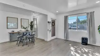 2504 Valencia Drive NE Living Room