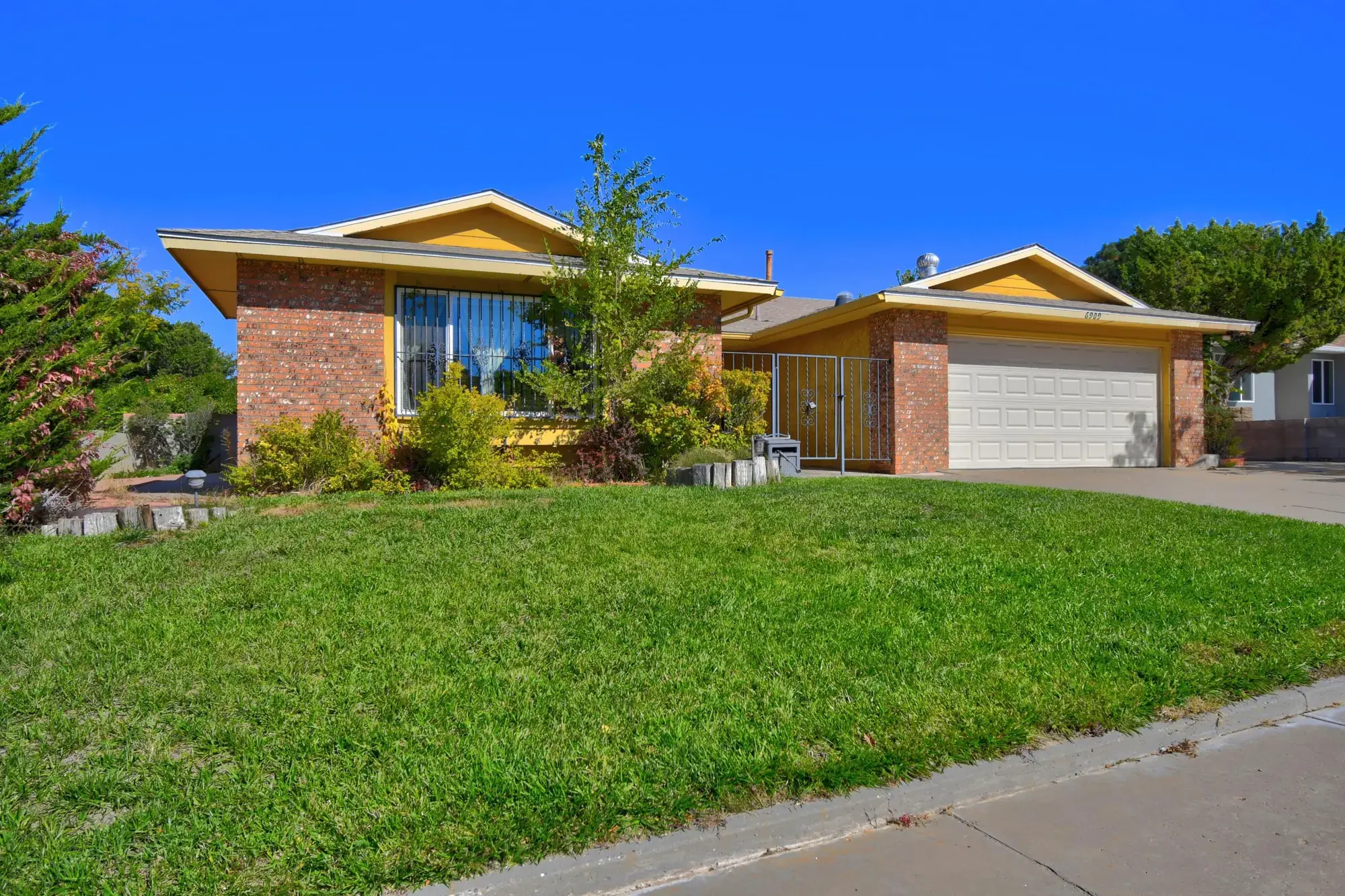 6909 Welton Drive NE