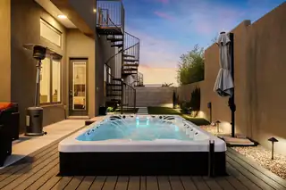 9204 Balloon Glow Lane NE Hot Tub