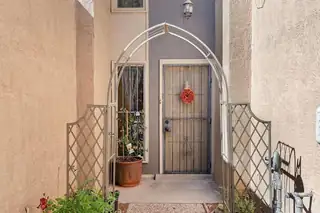 6813 Los Trechos Court NE 