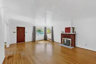 829 Jefferson Street NE Living Room