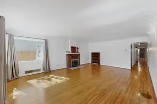 829 Jefferson Street NE Living Room