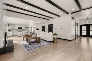 7540 Bear Canyon Road NE Living Room