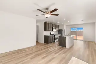 2515 Calle Del Los Claveles 