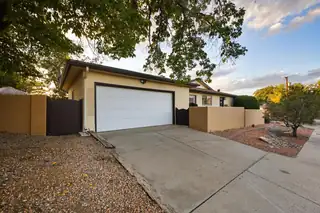 5152 CONSTITUTION Avenue NE Living Room