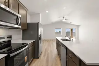 2515 Calle de las Rosas Kitchen