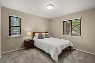 906 Tramway Lane NE Home Office