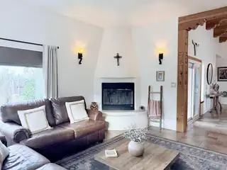 8 Quarter Moon Hill Road Living Room