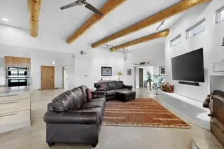 413 MISSION HILLS Road 