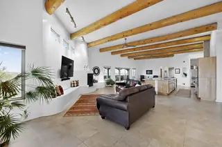 413 MISSION HILLS Road 