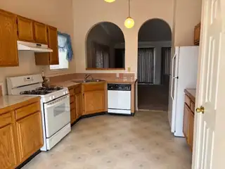 7920 Ridgefield Court NE Kitchen