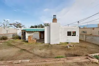 6008 Hannett Avenue NE Garage