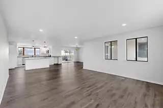 320 TARPON Avenue SE Living Room