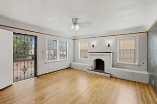 2405 Commercial Street NE Living Room