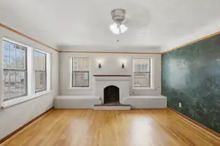 2405 Commercial Street NE Living Room