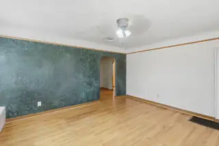 2405 Commercial Street NE 