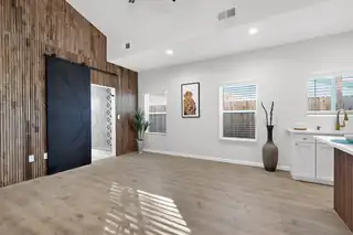 1100a 10th Street SW Living Room