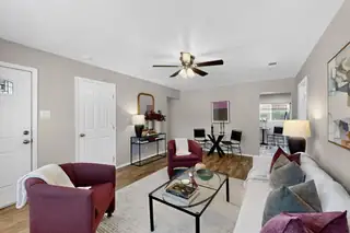 3001 Aliso Drive NE Living Room