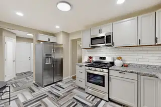 3001 Aliso Drive NE Kitchen