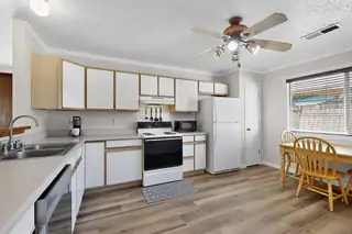 924 Perry Meadows Drive NE Kitchen