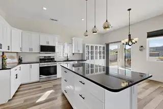 821 8th Street NE Kitchen