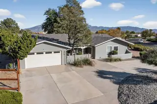 502 Ashberry Court SE, Rio Rancho 