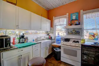 422 Dalies Avenue Kitchen