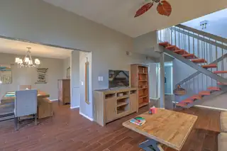 5125 Pinata Place NE Living Room