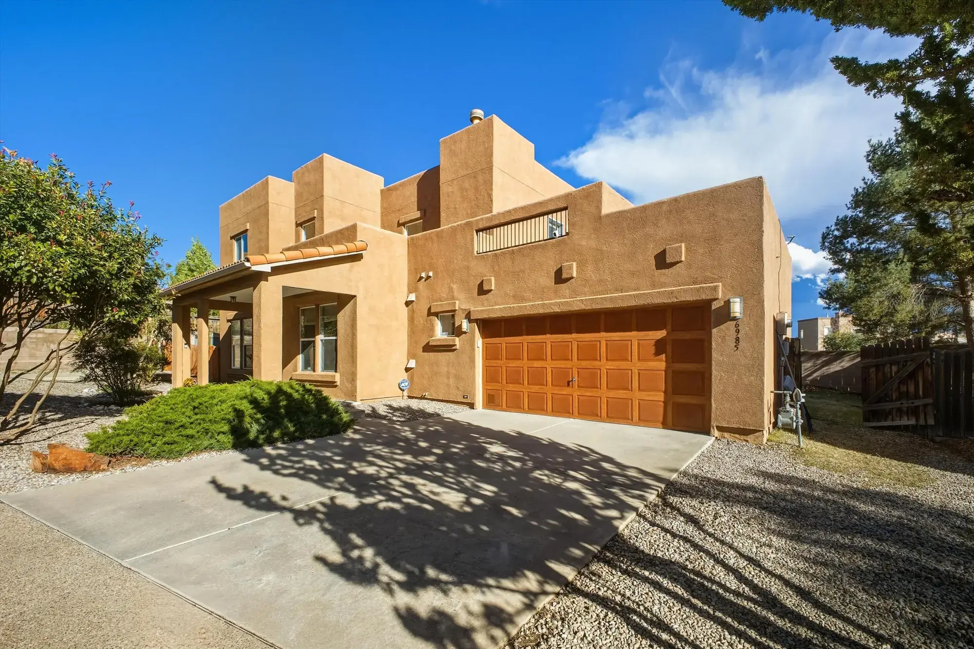 6985 Golden Mesa