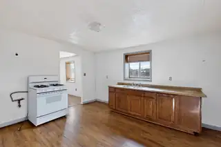 922 W Gilbert Avenue Kitchen