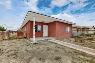 922 W Gilbert Avenue Exterior Front