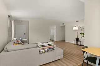 11424 Vistazo Place SE Living Room