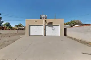 1319 Manzano Street NE Garage