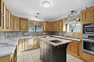 808 Villa Verde Drive SE 