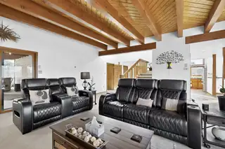 42 Campo Road Living Room