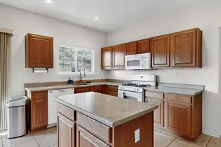 951 Carnival Court NW Kitchen