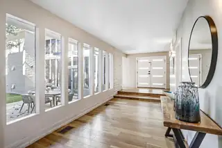 5605 Fairoak Trail NE Living Room