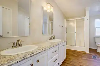 110 Sunrise Bluffs Drive Bathroom