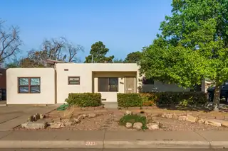 2723 Sierra Drive NE, Albuquerque