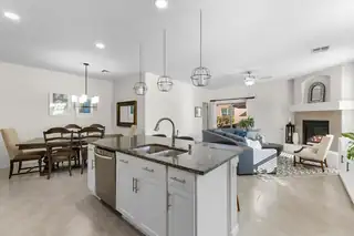 1639 Garden Way SW Living Room