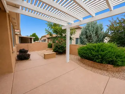 977 Salt Cedar Court, Bernalillo, NM 87004 Garage