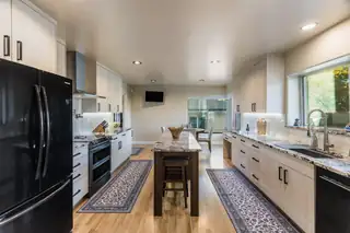 924 Valverde Drive SE Kitchen