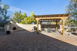 924 Valverde Drive SE Patio