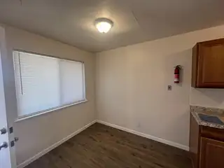 911 Alvarado Drive SE 4 