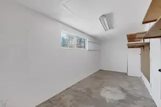 8802 Candelaria Road NE Garage