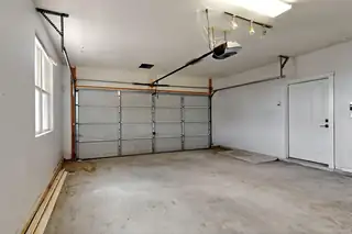 5 Wood Flower Place Garage