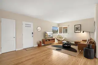 213 Girard Boulevard SE Living Room