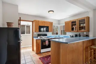 213 Girard Boulevard SE Kitchen